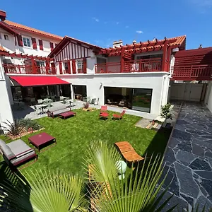 Kemaris Hotell